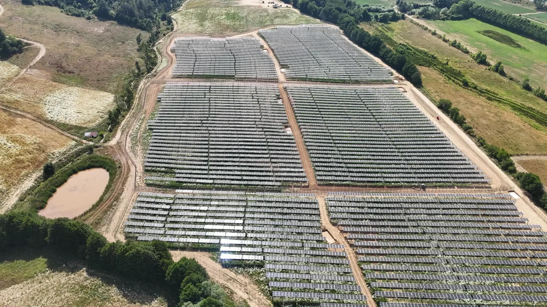 Vista aerea dei tre impianti agrivoltaici contigui di Camigliatello